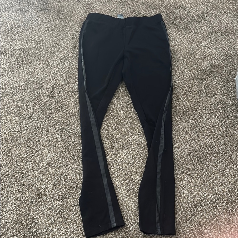 Black Leggings with Side Stripes
